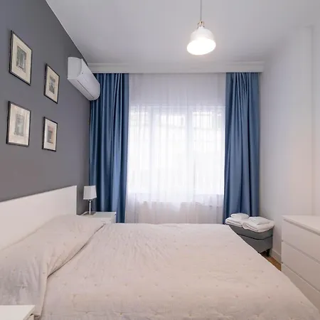 Trendy Waterfront With A Striking View Apartament