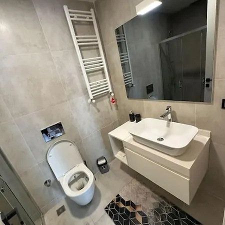 33 Floor Cozy 2 Bedroom With Balcony Gym Pool Apartment