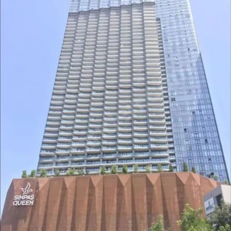 Elegant 2 Bedroom Sinpas Queen Gym Pools Apartment *