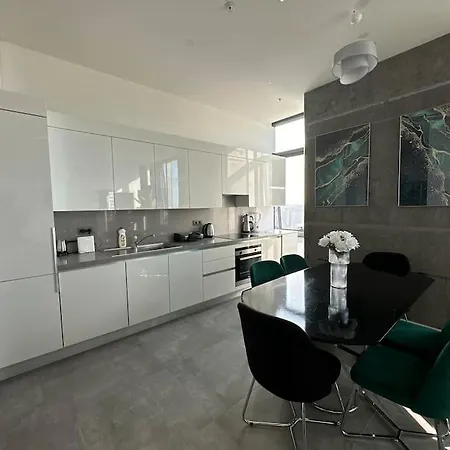 Apartment Elegant 2 Bedroom Sinpas Queen Gym Pools Istanbul