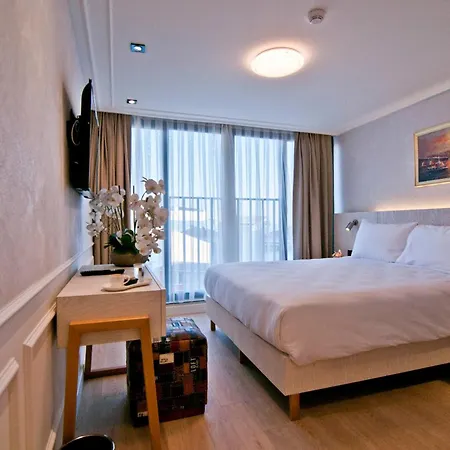 Xloft 3*