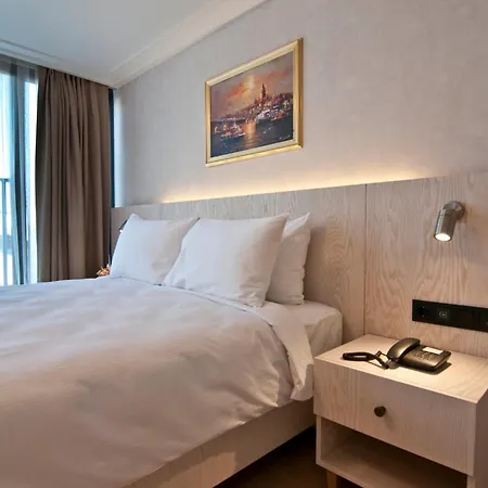 Xloft Hotel 3*