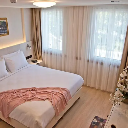 Xloft Hotel 3*
