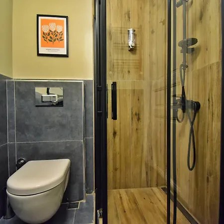 Apartment Cozy Renovated 3br Near Taksim- Santur D10