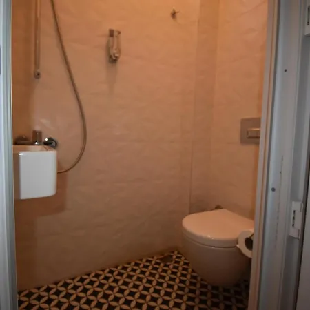 Apartment Cozy Renovated 3br Near Taksim- Santur D10