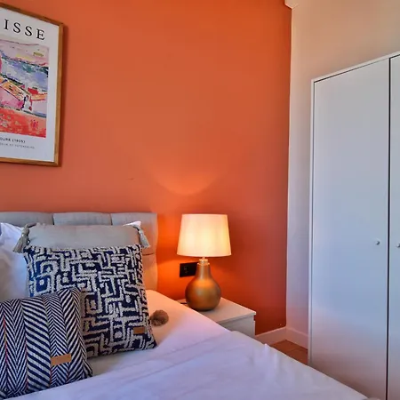 Apartment Cozy Renovated 3br Near Taksim- Santur D10