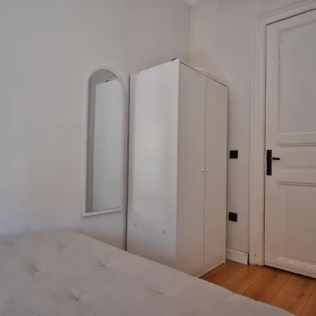 Apartment Cozy Renovated 3br Near Taksim- Santur D10 *