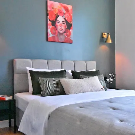 Cozy Renovated 3br Near Taksim- Santur D10 Apartment