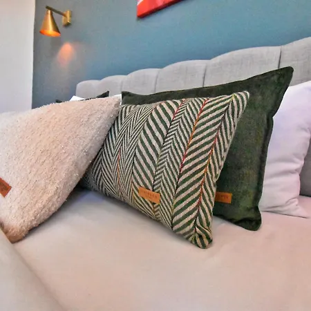 Apartment Cozy Renovated 3br Near Taksim- Santur D10