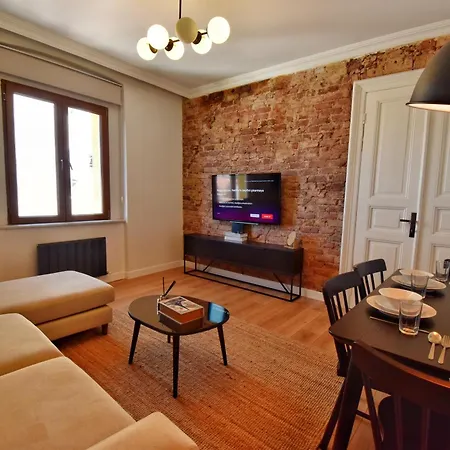 Apartment Cozy Renovated 3br Near Taksim- Santur D10