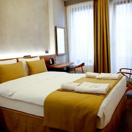 Aleksandr Pera Hotel