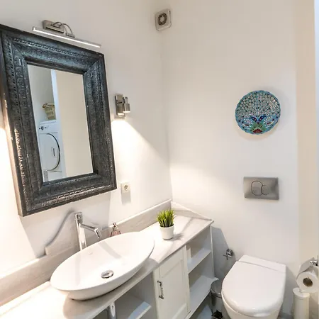 Apartment Cozy 1-bdr In Cihangir Neighborhood *