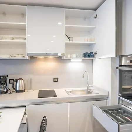 Apartment Stylish 1-bedroom Apt- Experience City's Pulse Istanbul