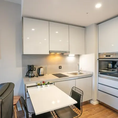Stylish 1-bedroom Apt- Experience City's Pulse Apartment *
