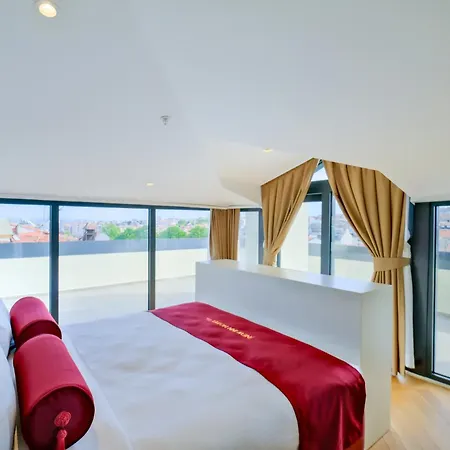 Hotel New Old Town 4*
