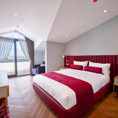 Hotel New Old Town 4*