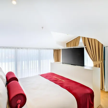 Hotel New Old Town 4*