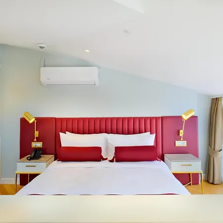 New Old Town Hotel 4*
