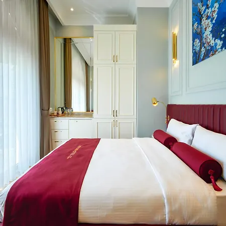 New Old Town Hotel 4*
