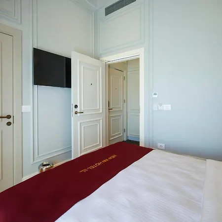 New Old Town Hotel 4*