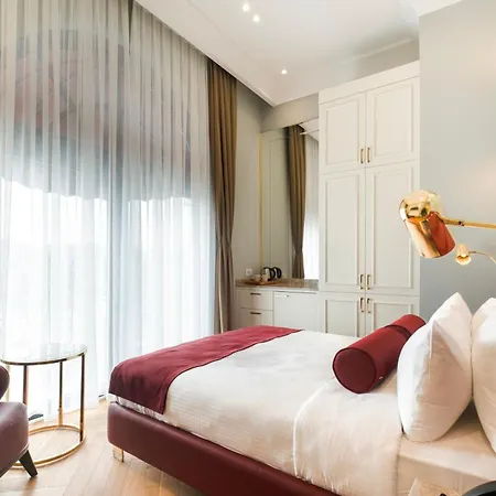Hotel New Old Town 4*