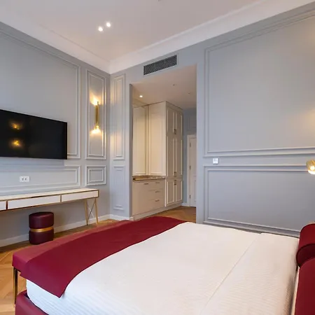 New Old Town Hotel 4*
