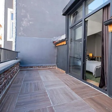 Fourlex House With Central Location Apartament