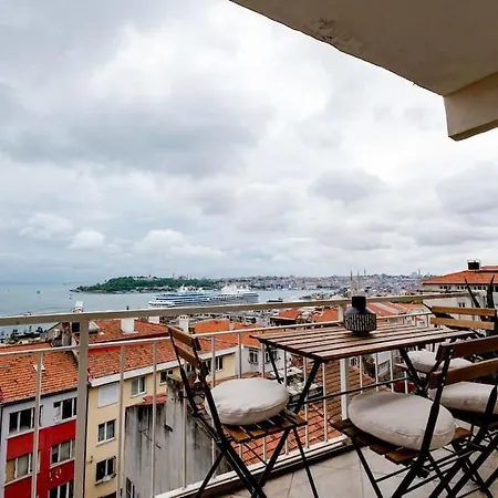 Daire Bosphorus View With 2 Bedrooms And Location İstanbul
