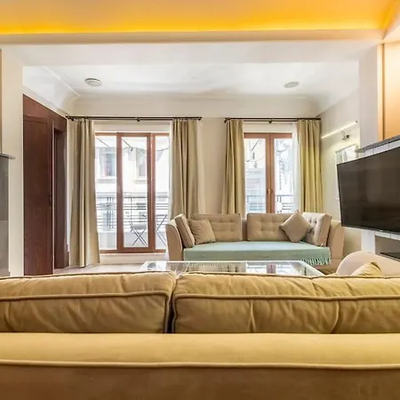 Spacious Apartment, 1-min To Taksim Square