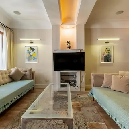 Spacious Apartment, 1-min To Taksim Square