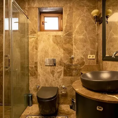 Spacious Apartment, 1-min To Taksim Square