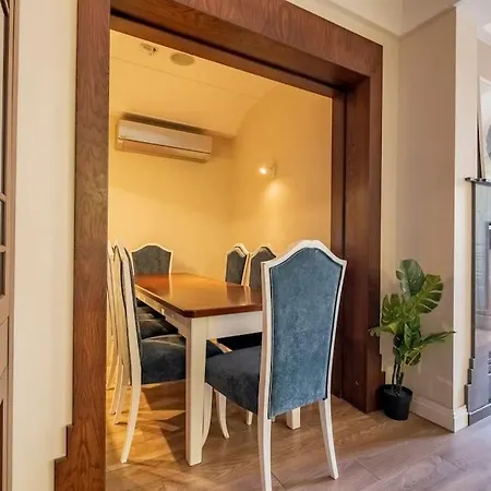 Apartment Spacious Apartment, 1-min To Taksim Square