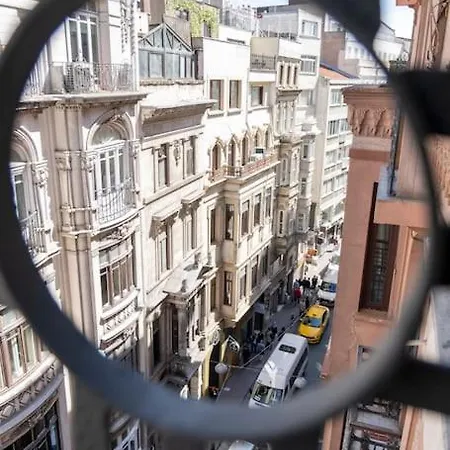 Spacious Apartment, 1-min To Taksim Square *