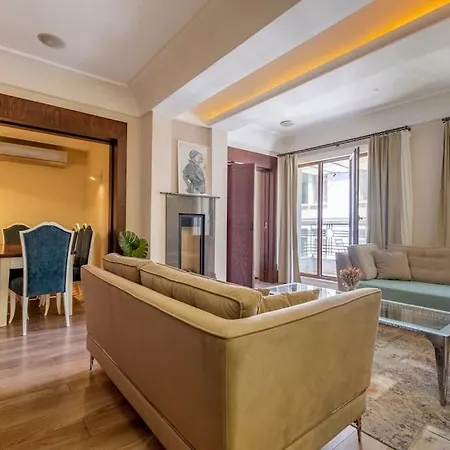 Spacious Apartment, 1-min To Taksim Square