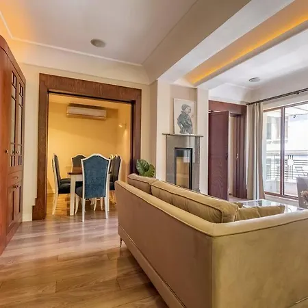 Spacious Apartment, 1-min To Taksim Square * Istanbul