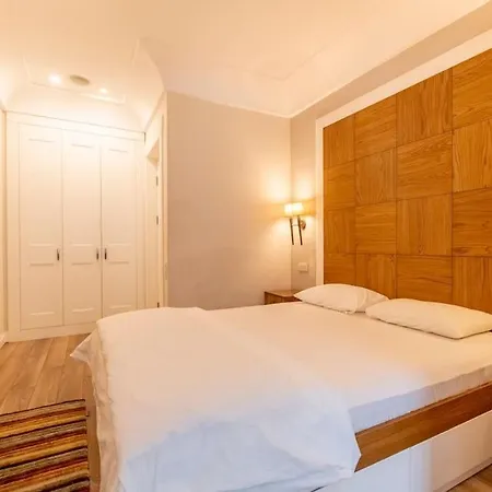 Spacious Apartment, 1-min To Taksim Square Apartment