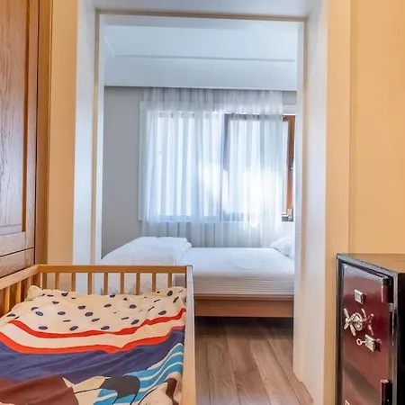 Spacious Apartment, 1-min To Taksim Square *