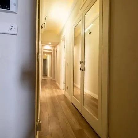 Spacious Apartment, 1-min To Taksim Square