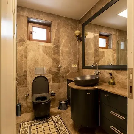Spacious Apartment, 1-min To Taksim Square Istanbul