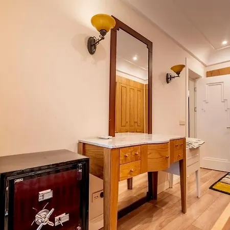 Spacious Apartment, 1-min To Taksim Square * Istanbul