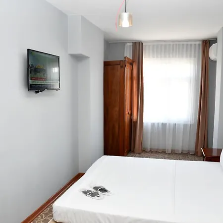 Tuzla Grand Hotell *