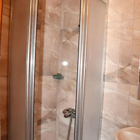 Tuzla Grand Hotell *