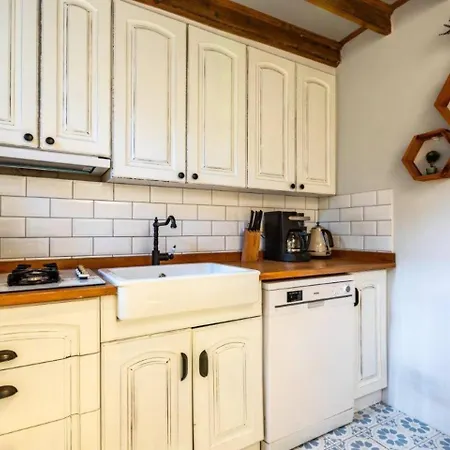 Charming Bright Rustic 2bd2bath Balat Pad! #349 Стамбул