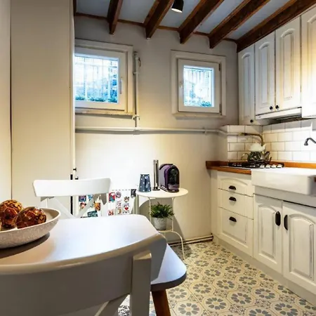Charming Bright Rustic 2bd2bath Balat Pad! #349 Дом отдыха