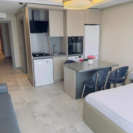 Aymira Aparthotel