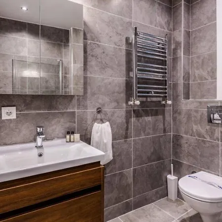 Bright Charming Modern 3bd2bath Balcony! #367 Apartment *
