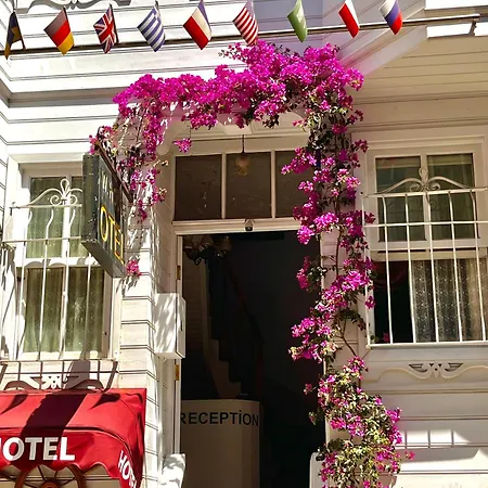 Hotel Kadikoey White House 3*