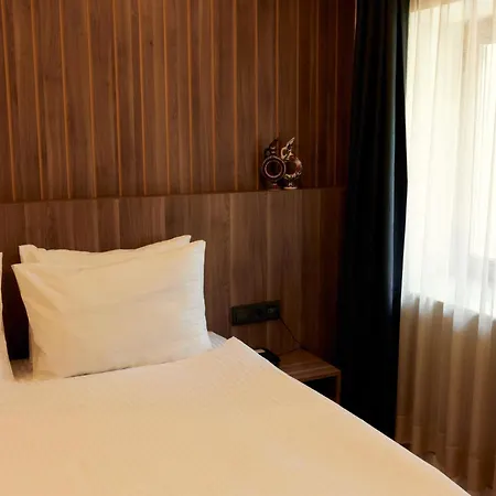 Le Port Karakoey Hotel *