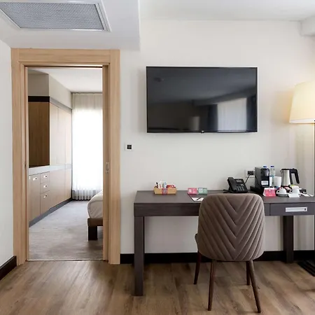 Ramada Plaza By Wyndham Center Hotel