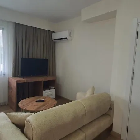 Petra Port Hotel *